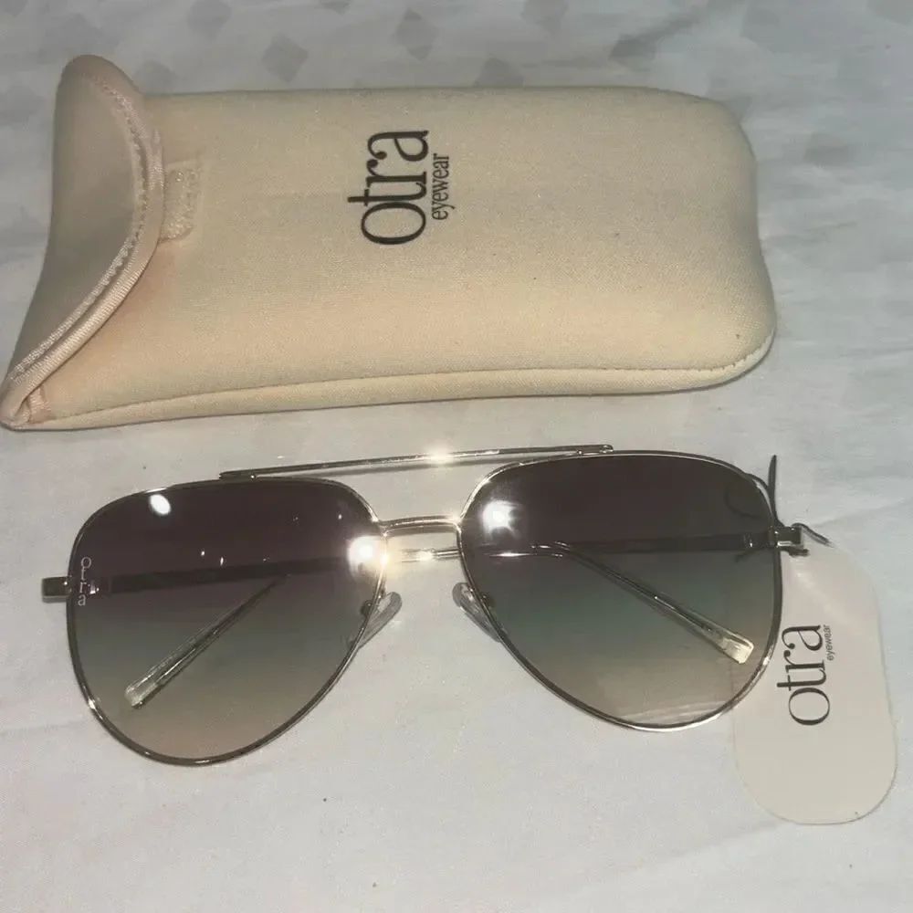 NWT Otra Billie two toned (green/purple) lens and gold frame aviators.